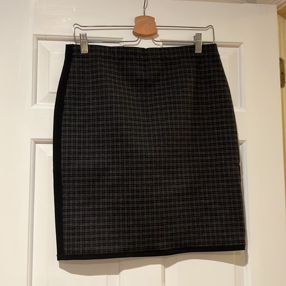 Max Studio plaid skirt with side and bottom stripe - Picture 4 of 6